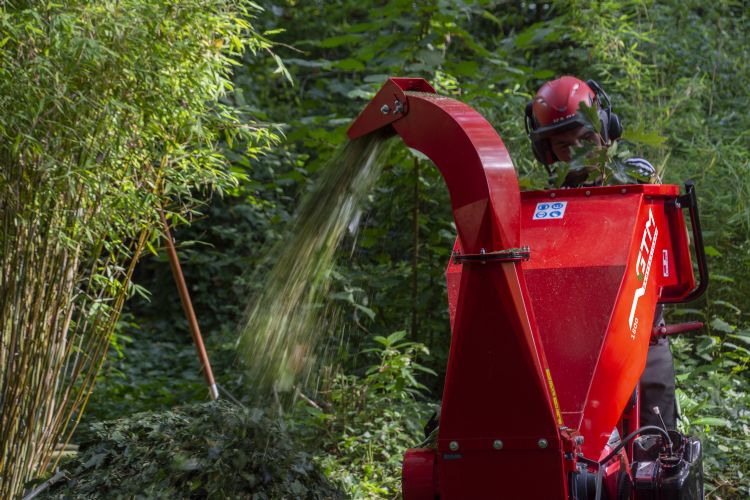 The 1800WD from GTM Professional is equipped with a rotatable discharge as standard The 1800WD from GTM Professional is equipped with a rotatable discharge as standard