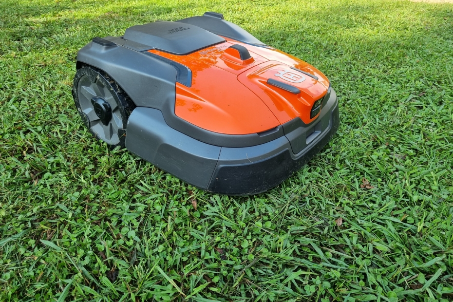 Demonstration of the Automower 540 EPOS with Vision camera in Parc de la Ciutadella (Photo: NWST - Stad + Groen)