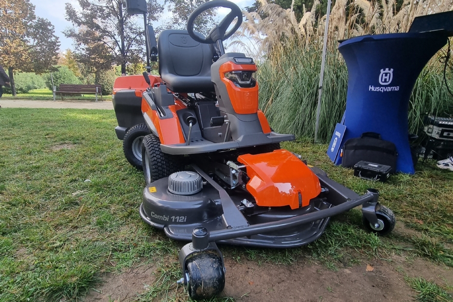 The electric front mower for the professional market (Photo: NWST - Stad + Groen) The electric front mower for the professional market (Photo: NWST - Stad + Groen)