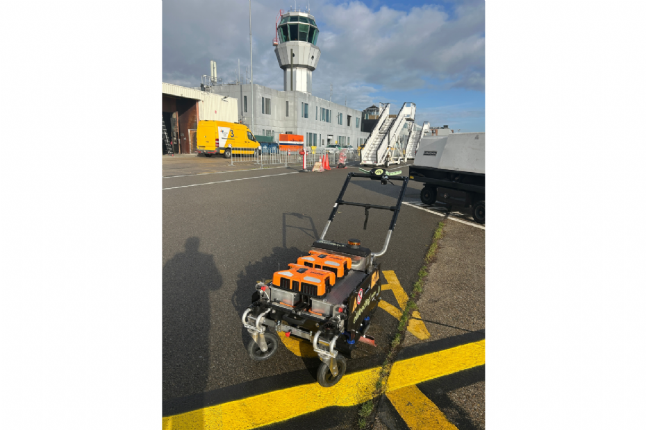 The eWeeding Roller was recently deployed on the site of Maastricht-Aachen Airport