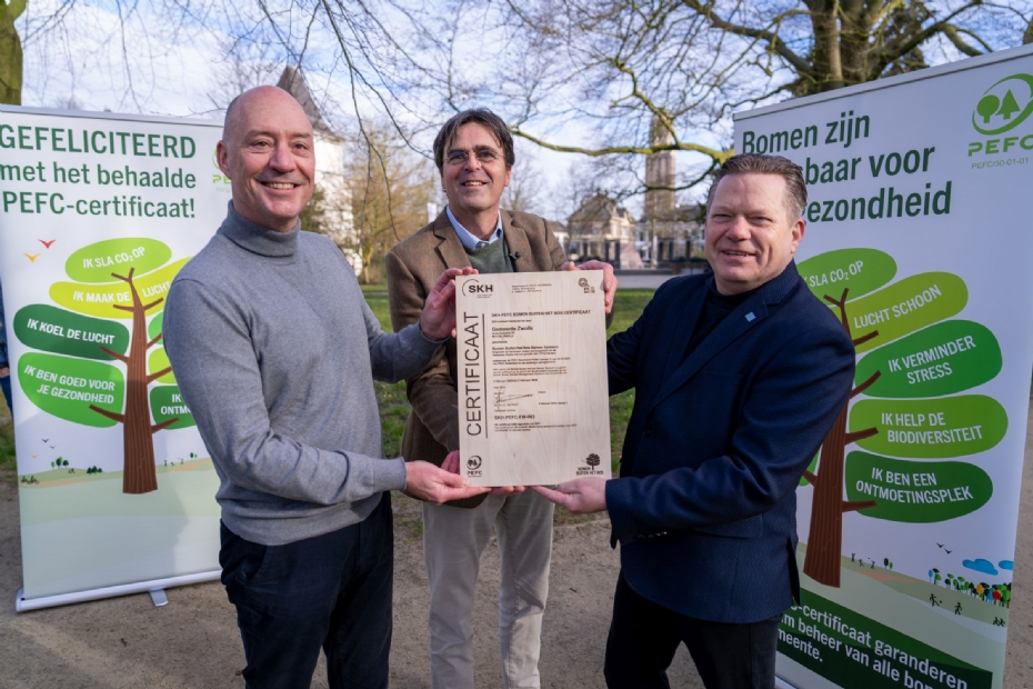 Left to right: Oscar van Doorn, Maarten Willemen, and alderman Arjan Spaans