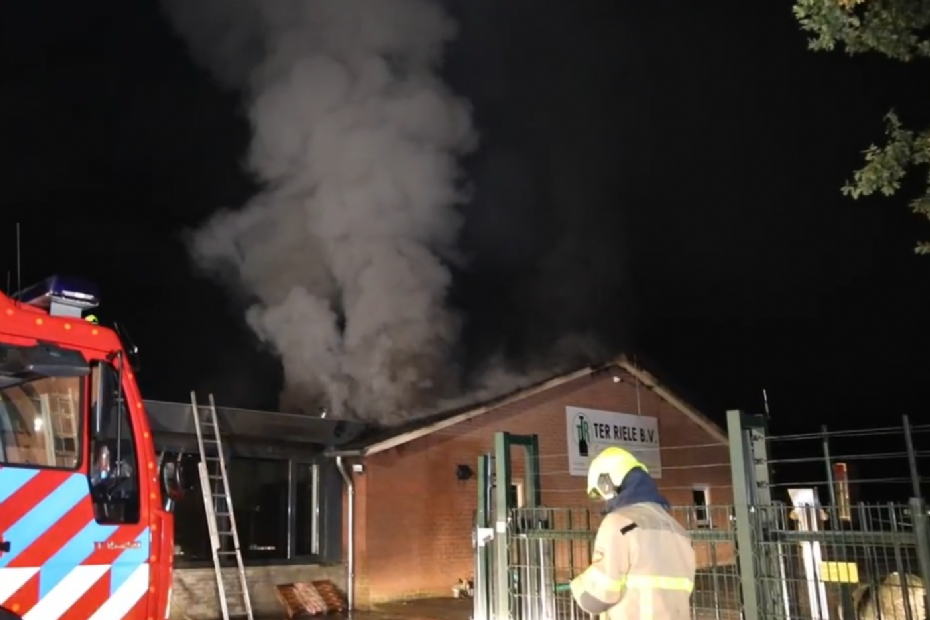 Major fire at landscaping company Ter Riele (video still): Around 4:05 a.m., the fire brigade declared the fire under control, but extinguishing operations continued for some time