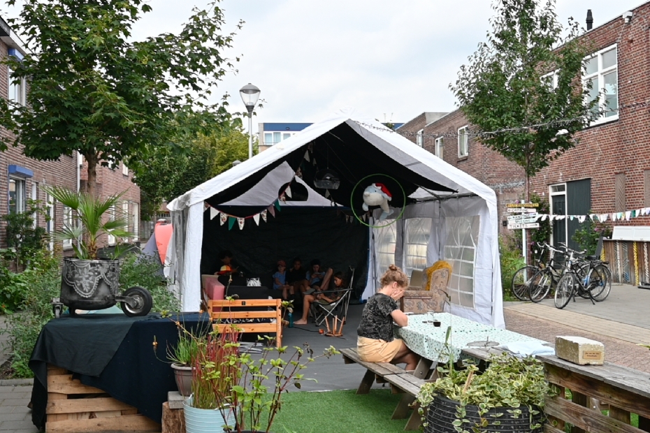 This shows how green can also be used as a connection between people and nature